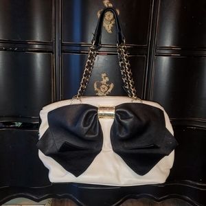 Betsey Johnson black/white chain purse